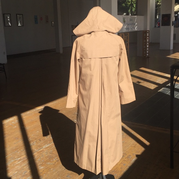 Vintage trench coat with removable hood and liner. - Picture 5 of 9